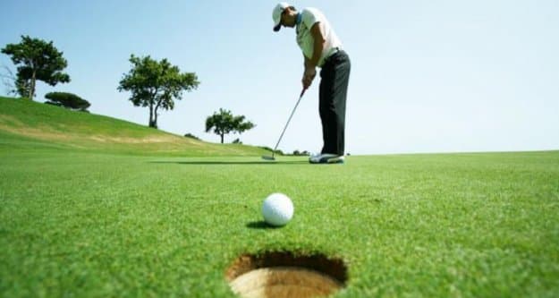 Cover Image for Golf: The Game of Precision and Tradition